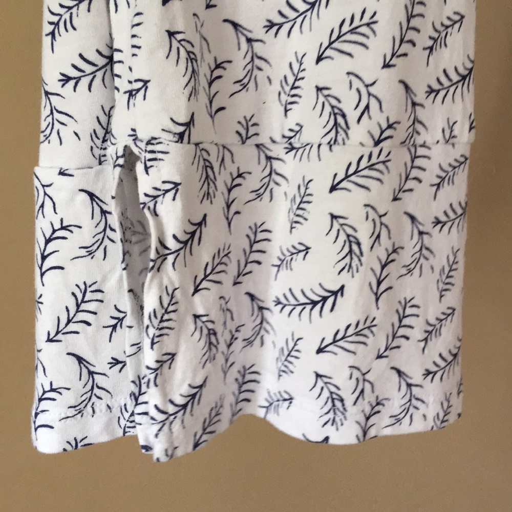 V Neck Printed Tank 🌿 - Picture 4 of 5